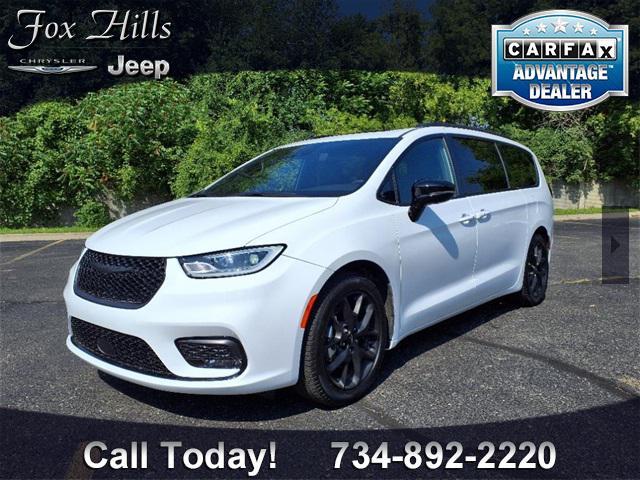 used 2025 Chrysler Pacifica car, priced at $36,400