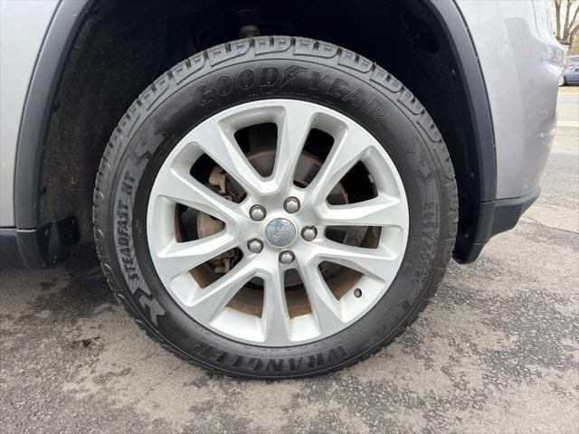 used 2017 Jeep Grand Cherokee car, priced at $12,488