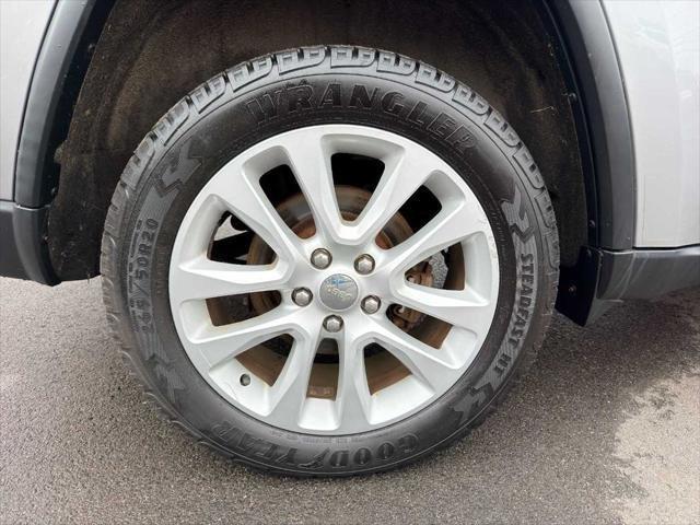 used 2017 Jeep Grand Cherokee car, priced at $12,488