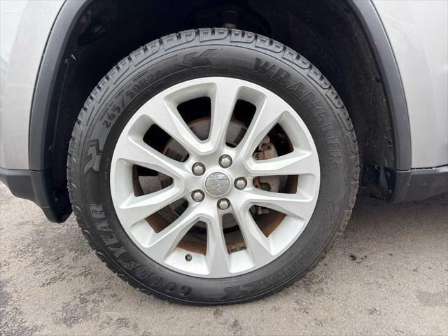 used 2017 Jeep Grand Cherokee car, priced at $12,488