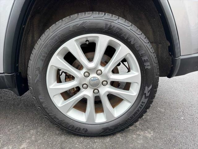 used 2017 Jeep Grand Cherokee car, priced at $12,488