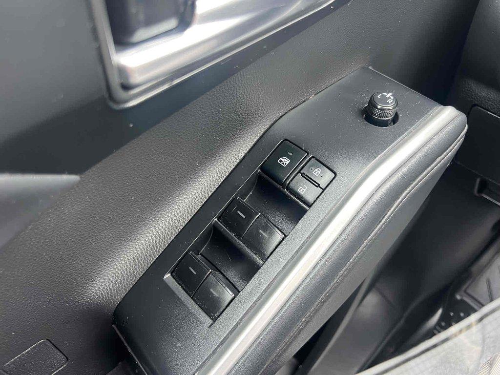 used 2022 Toyota Highlander car, priced at $25,597