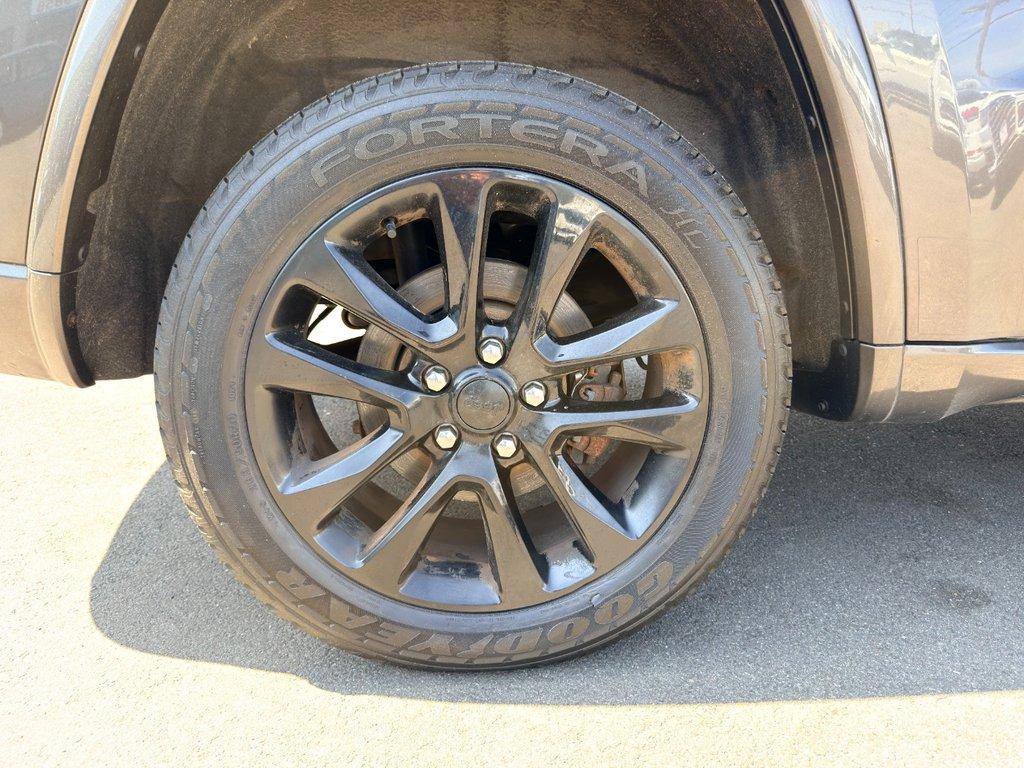 used 2021 Jeep Grand Cherokee car, priced at $22,748