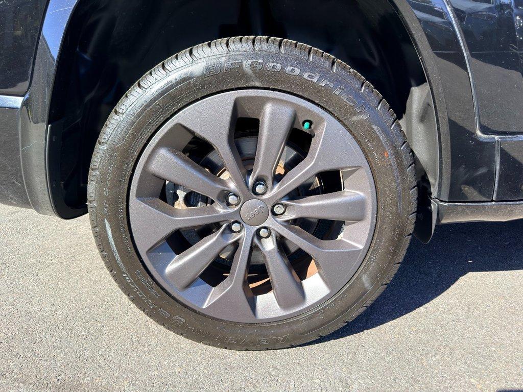 used 2019 Jeep Cherokee car, priced at $15,587