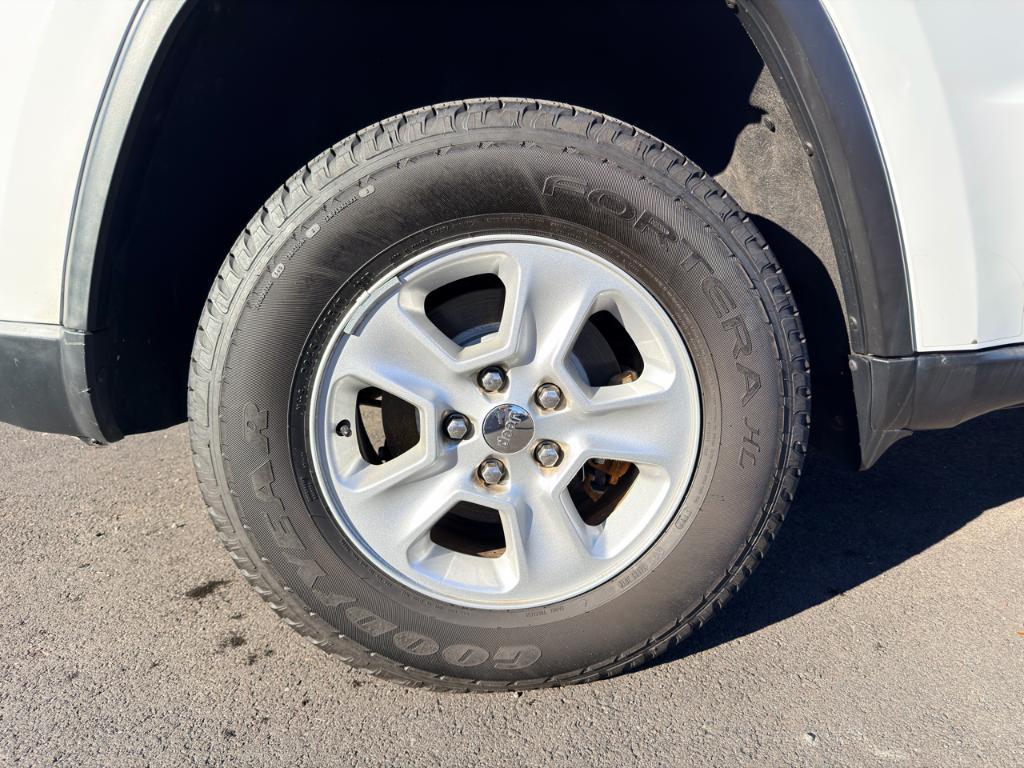 used 2015 Jeep Grand Cherokee car, priced at $14,386