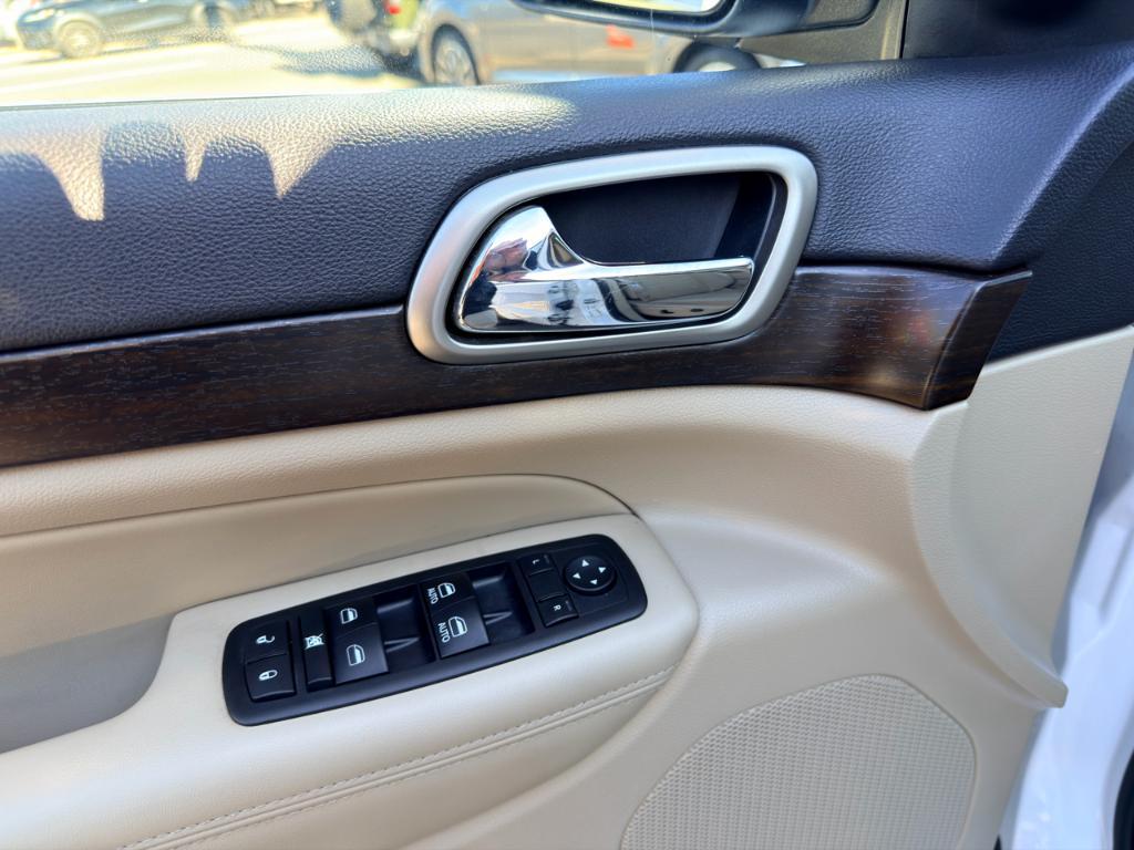 used 2015 Jeep Grand Cherokee car, priced at $14,386