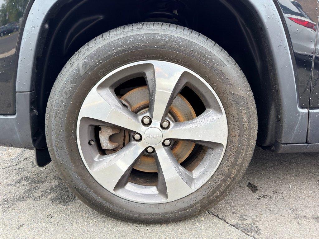 used 2019 Jeep Cherokee car, priced at $14,998