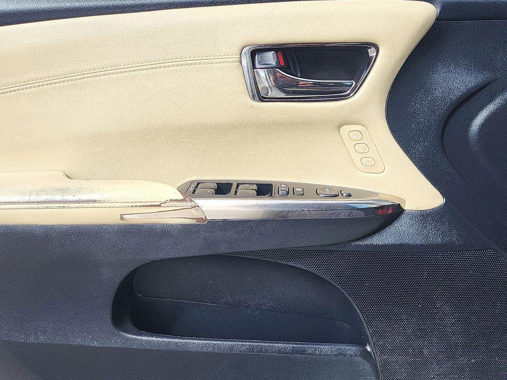 used 2013 Toyota Avalon Hybrid car, priced at $9,599