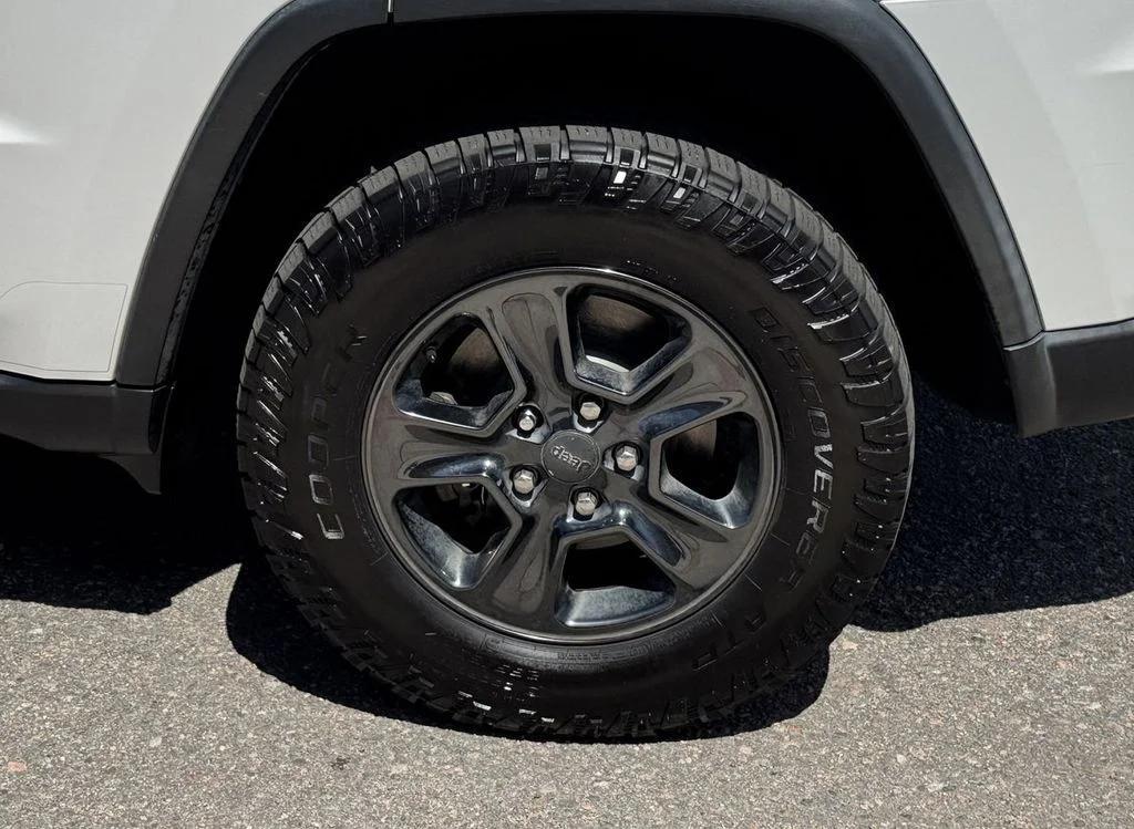 used 2015 Jeep Grand Cherokee car, priced at $9,998