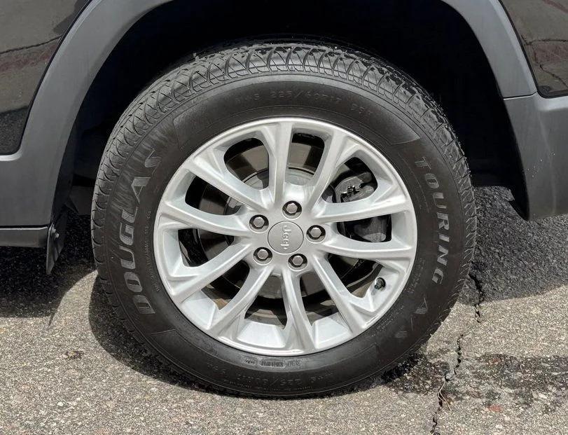 used 2020 Jeep Cherokee car, priced at $17,598