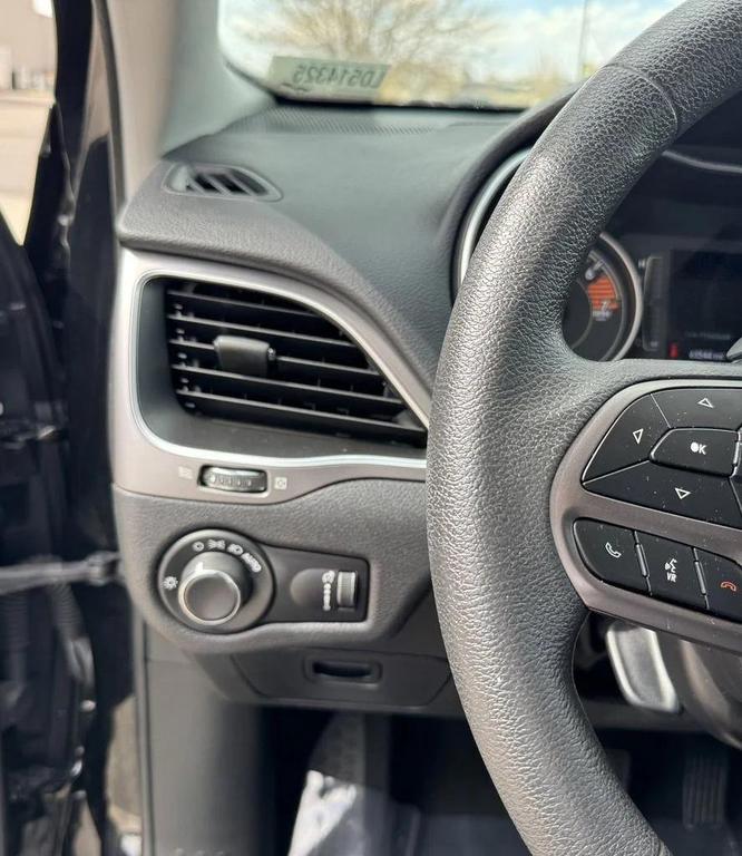 used 2020 Jeep Cherokee car, priced at $17,598
