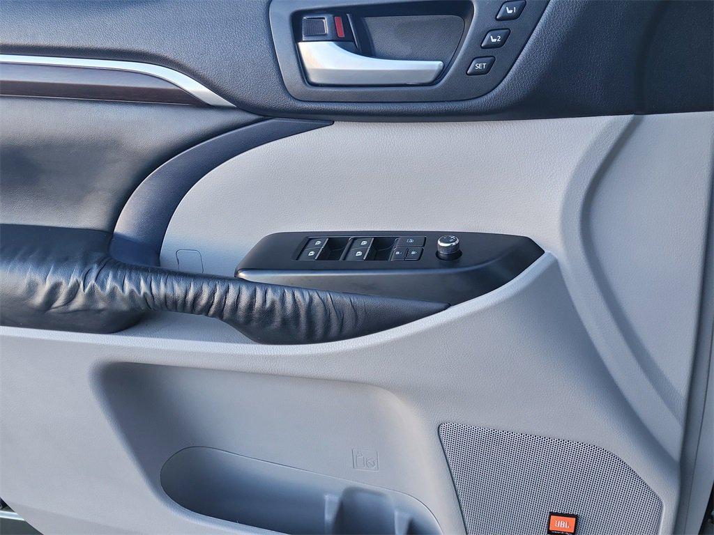 used 2014 Toyota Highlander car, priced at $14,998