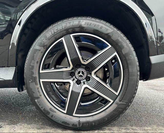 new 2026 Mercedes-Benz GLC 300 car, priced at $69,230