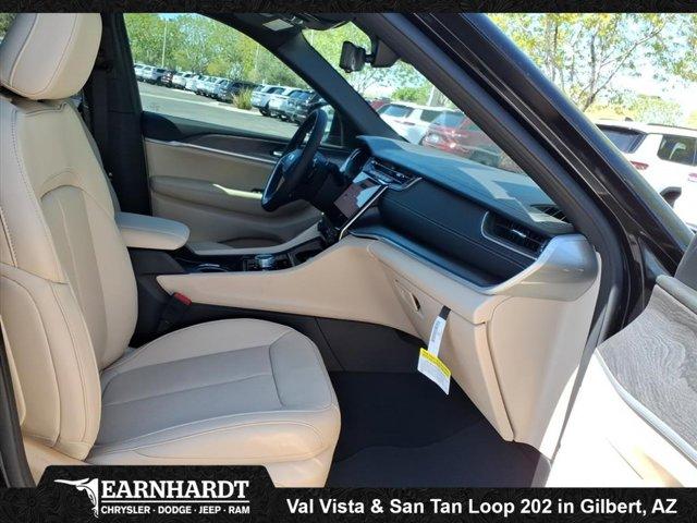 new 2025 Jeep Grand Cherokee car, priced at $43,932