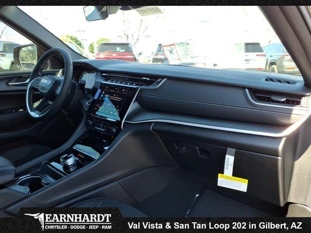 new 2025 Jeep Grand Cherokee car, priced at $39,161