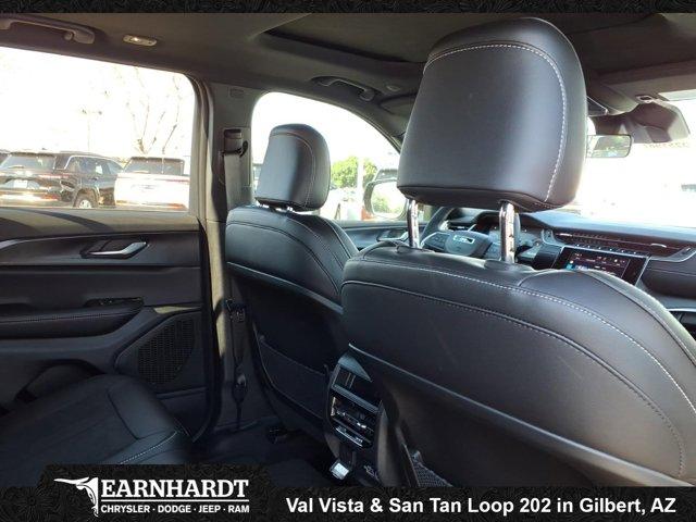 new 2025 Jeep Grand Cherokee car, priced at $39,161