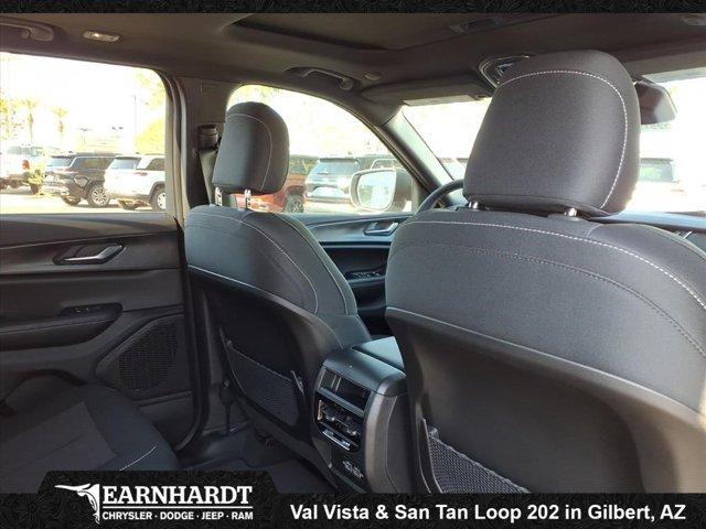 new 2025 Jeep Grand Cherokee car, priced at $33,295