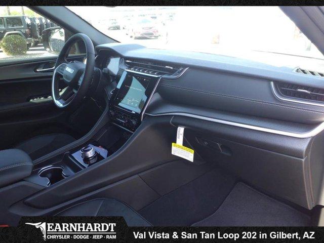 new 2025 Jeep Grand Cherokee car, priced at $36,825