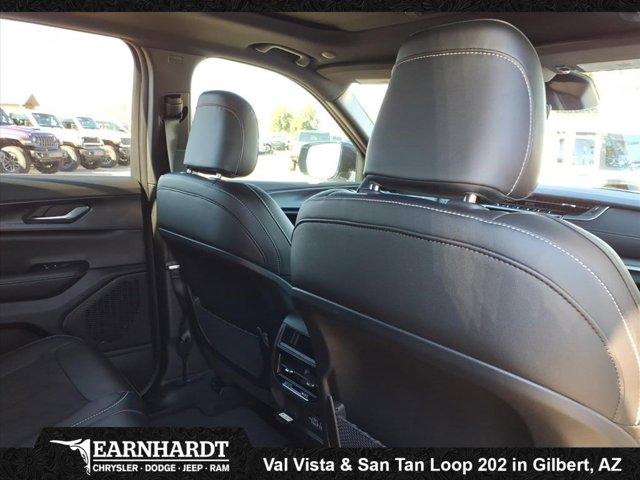 new 2025 Jeep Grand Cherokee car, priced at $37,201