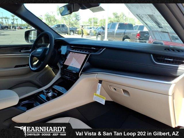 new 2025 Jeep Grand Cherokee car, priced at $39,932