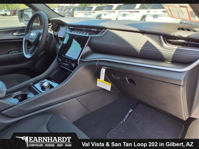 new 2025 Jeep Grand Cherokee car, priced at $32,711