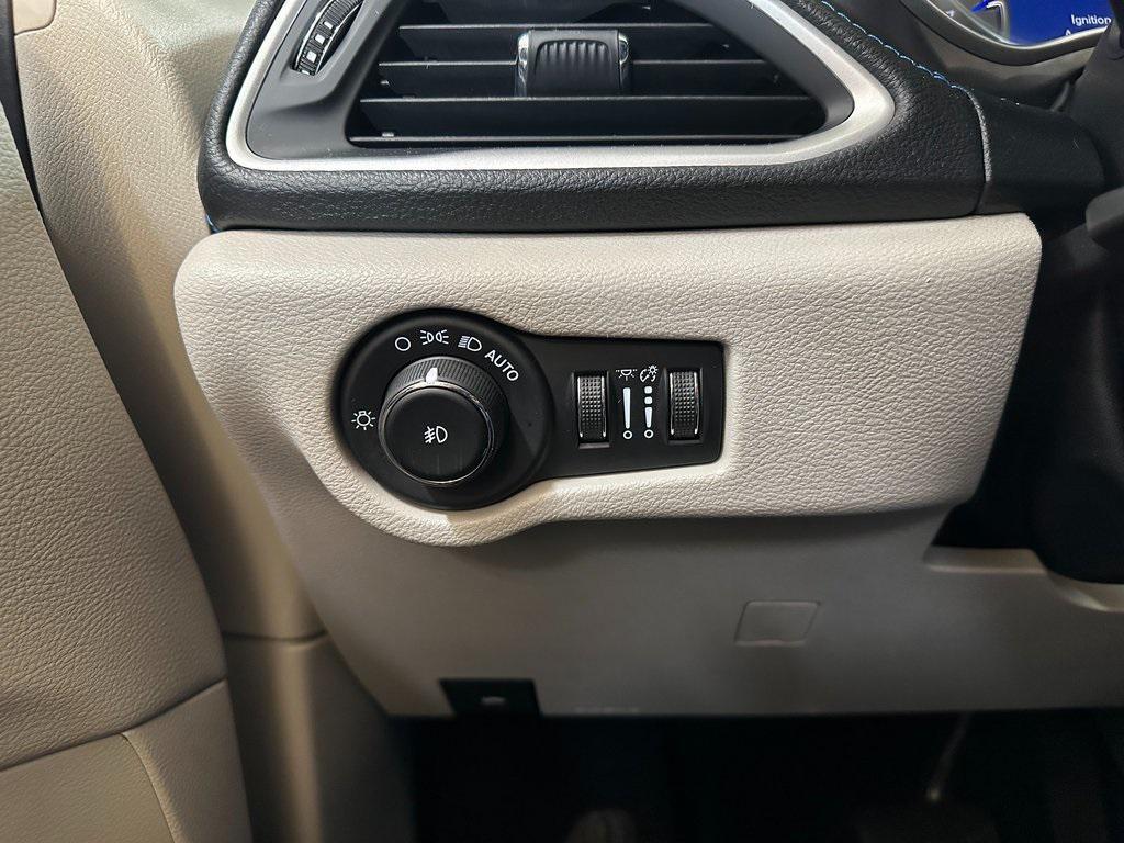 used 2021 Chrysler Pacifica car, priced at $21,300