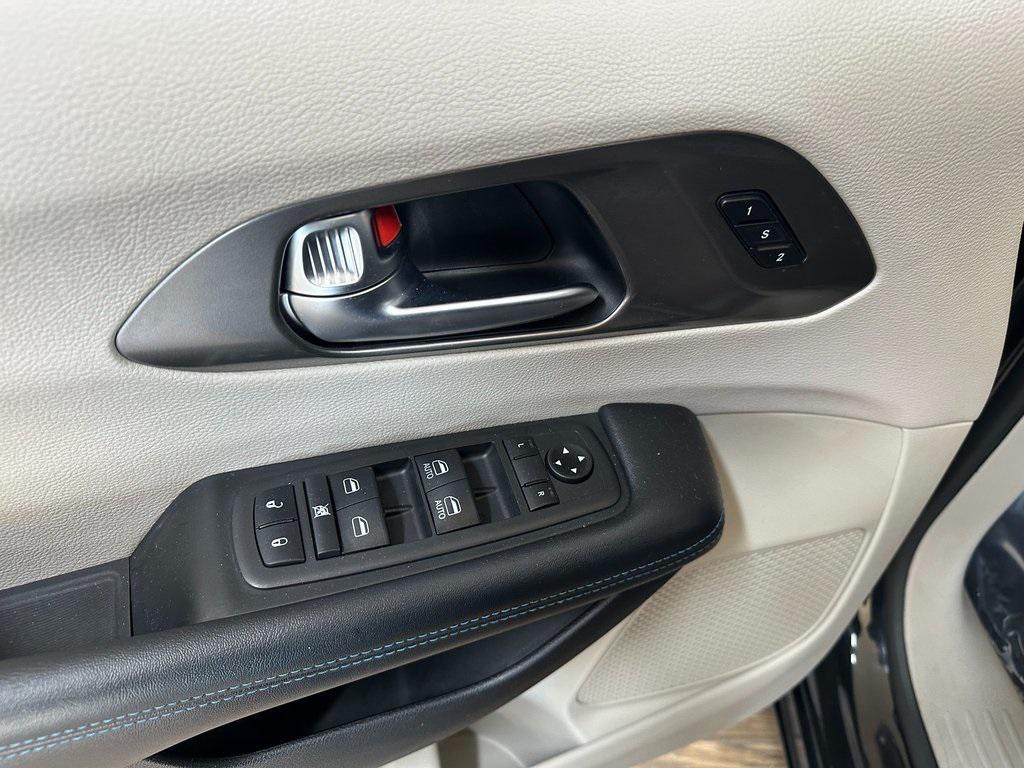 used 2021 Chrysler Pacifica car, priced at $21,300