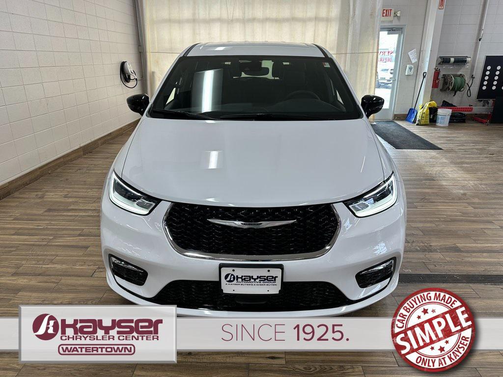 new 2026 Chrysler Pacifica car, priced at $40,073