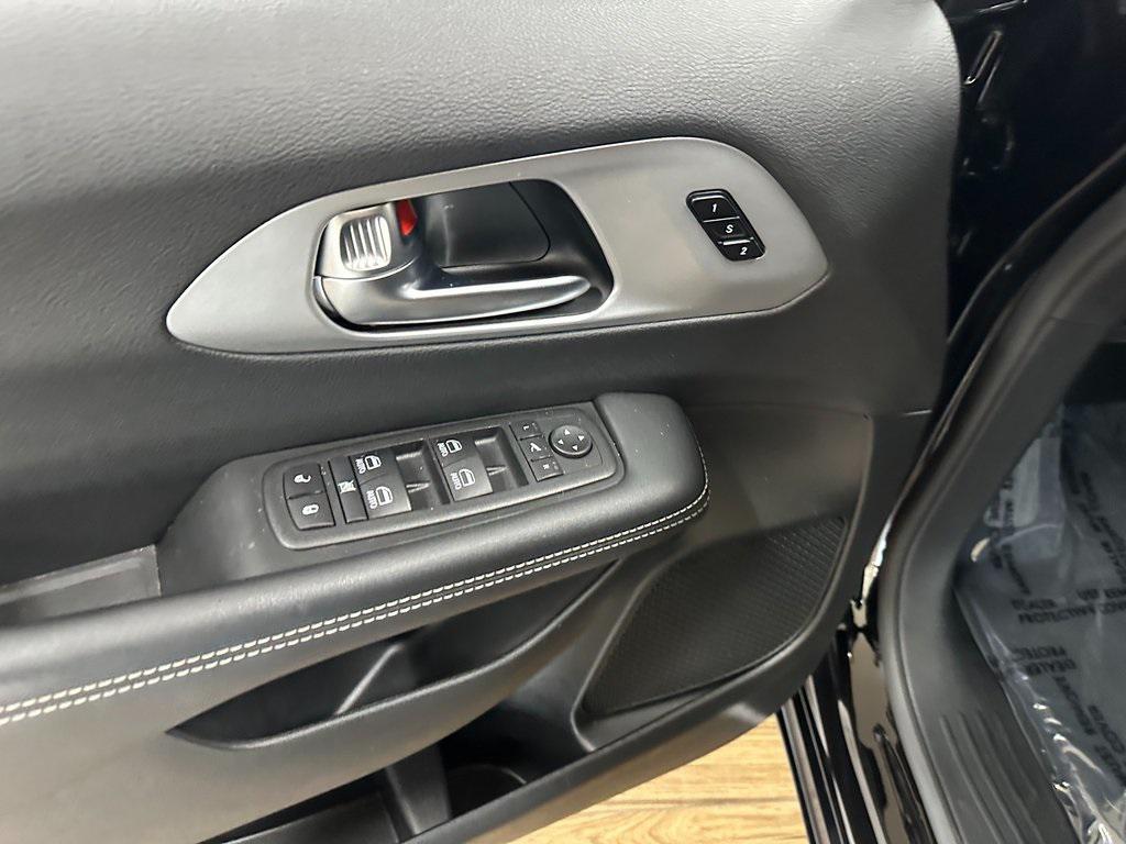 used 2025 Chrysler Pacifica car, priced at $38,490