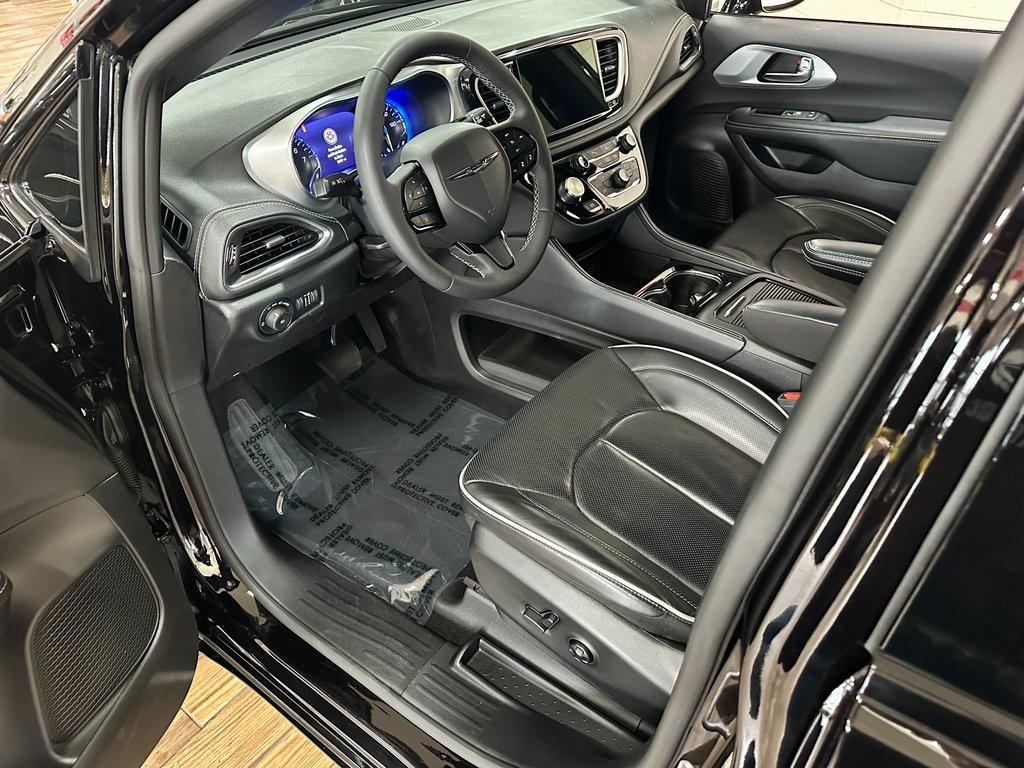 used 2025 Chrysler Pacifica car, priced at $38,490