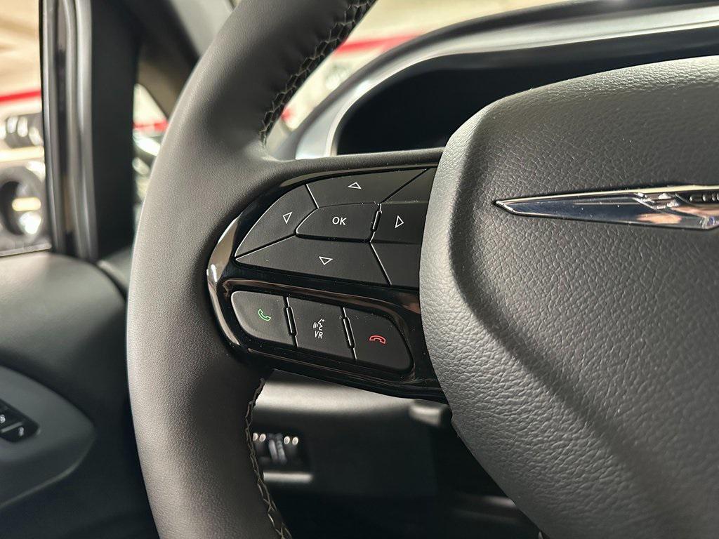 used 2025 Chrysler Pacifica car, priced at $38,490