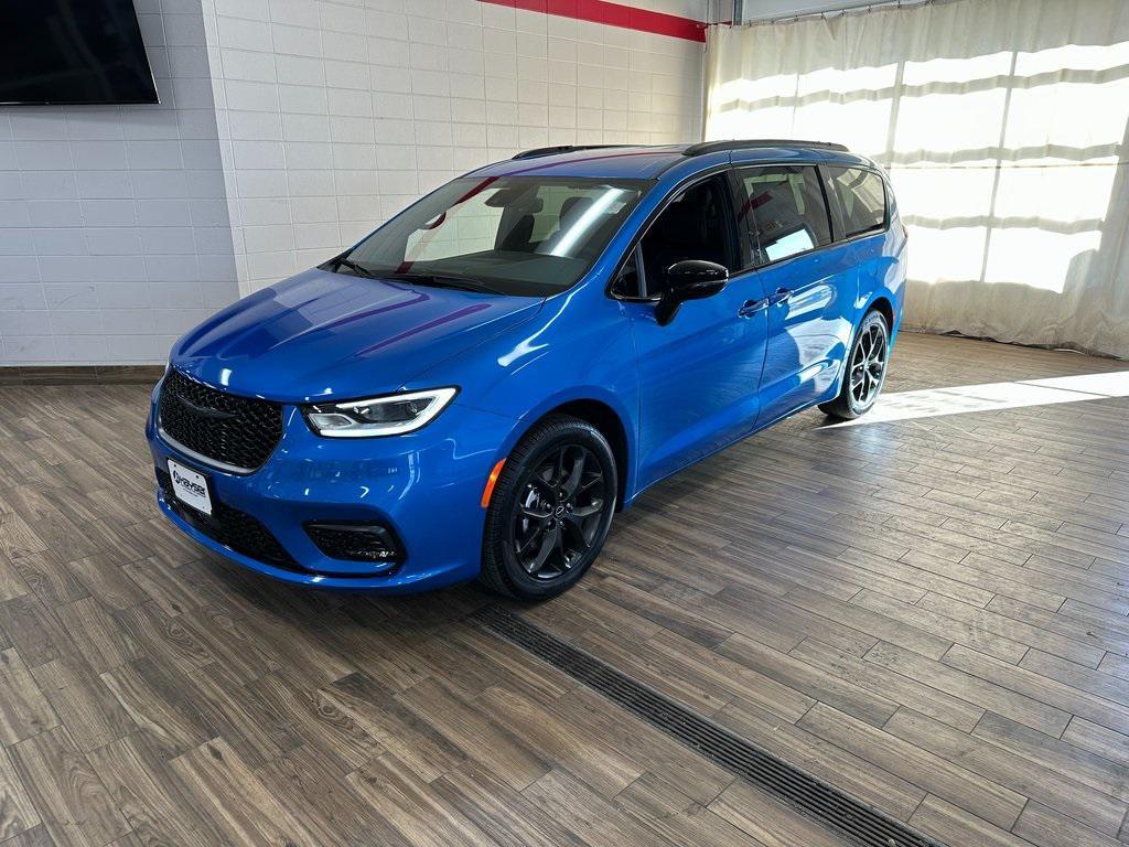 new 2026 Chrysler Pacifica car, priced at $42,417