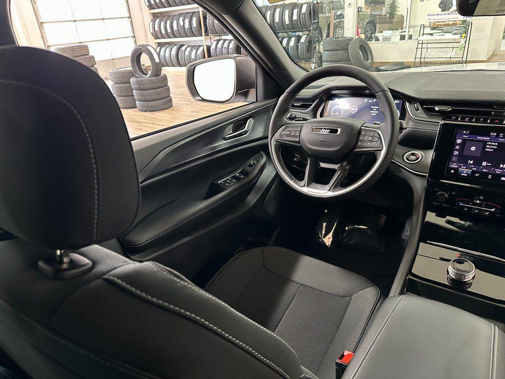 new 2026 Jeep Grand Cherokee car, priced at $42,017