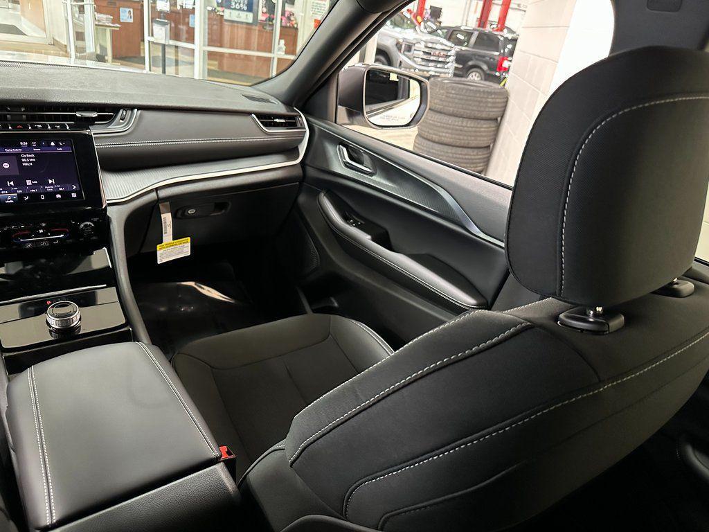 new 2026 Jeep Grand Cherokee car, priced at $42,017