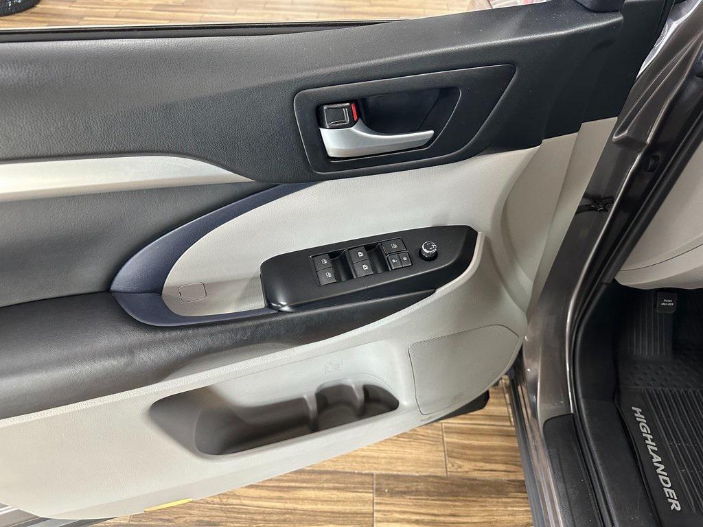 used 2019 Toyota Highlander car, priced at $26,246
