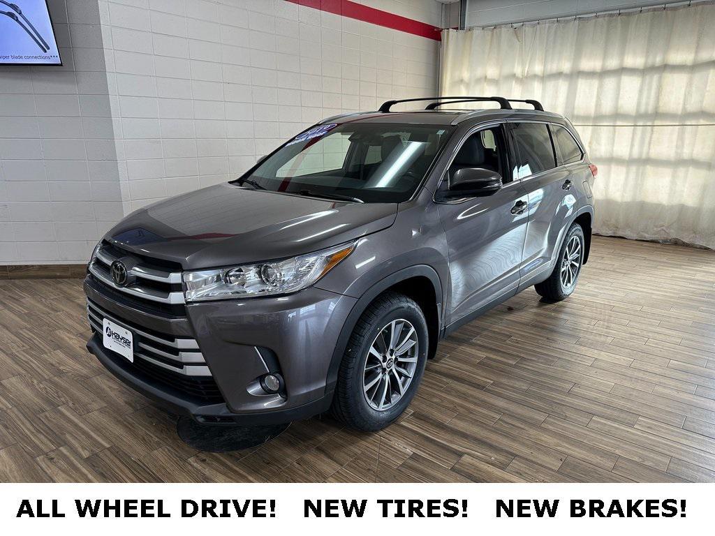 used 2019 Toyota Highlander car, priced at $26,810