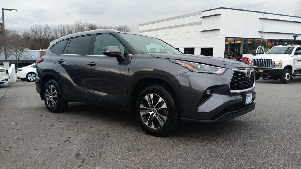 used 2022 Toyota Highlander car, priced at $35,995
