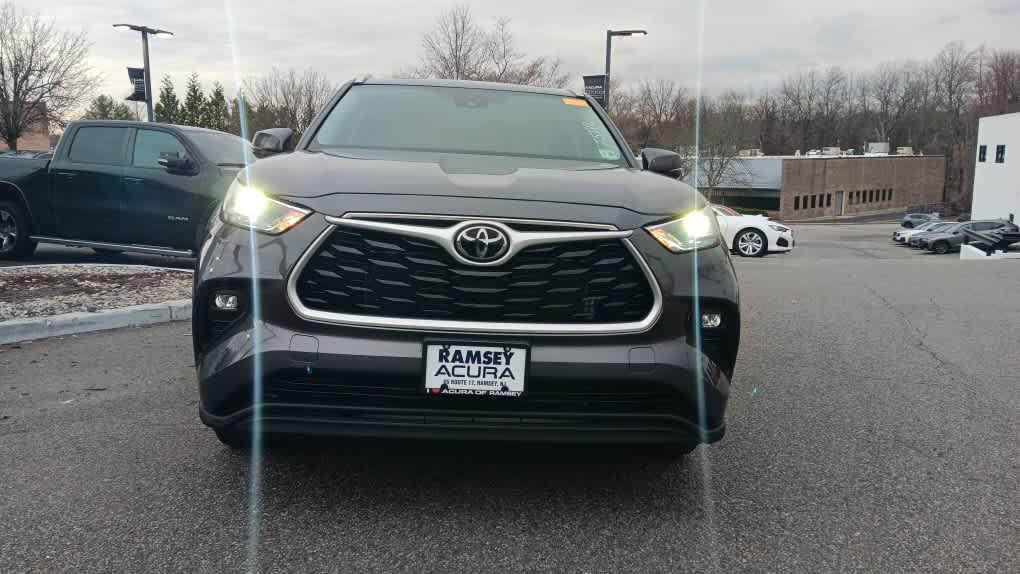 used 2022 Toyota Highlander car, priced at $35,995
