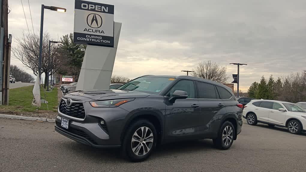 used 2022 Toyota Highlander car, priced at $35,995