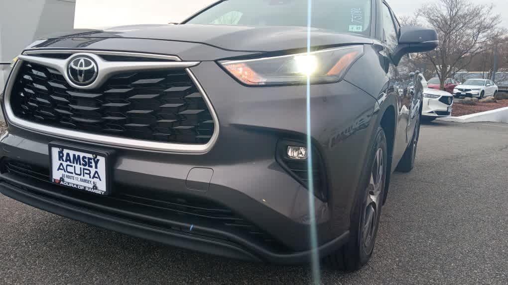 used 2022 Toyota Highlander car, priced at $35,995