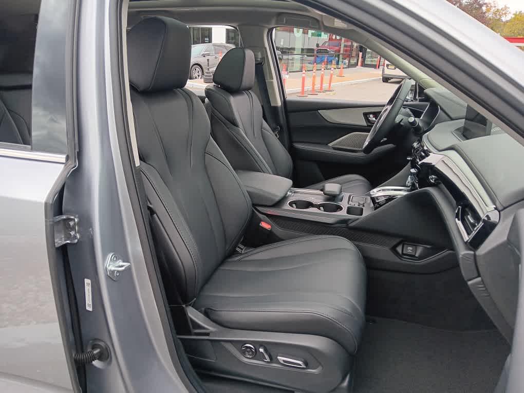 used 2023 Acura MDX car, priced at $36,995