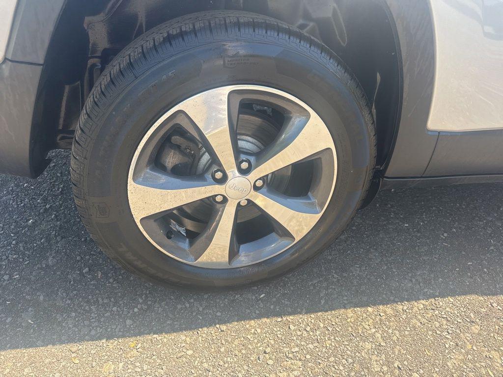 used 2019 Jeep Cherokee car, priced at $14,799