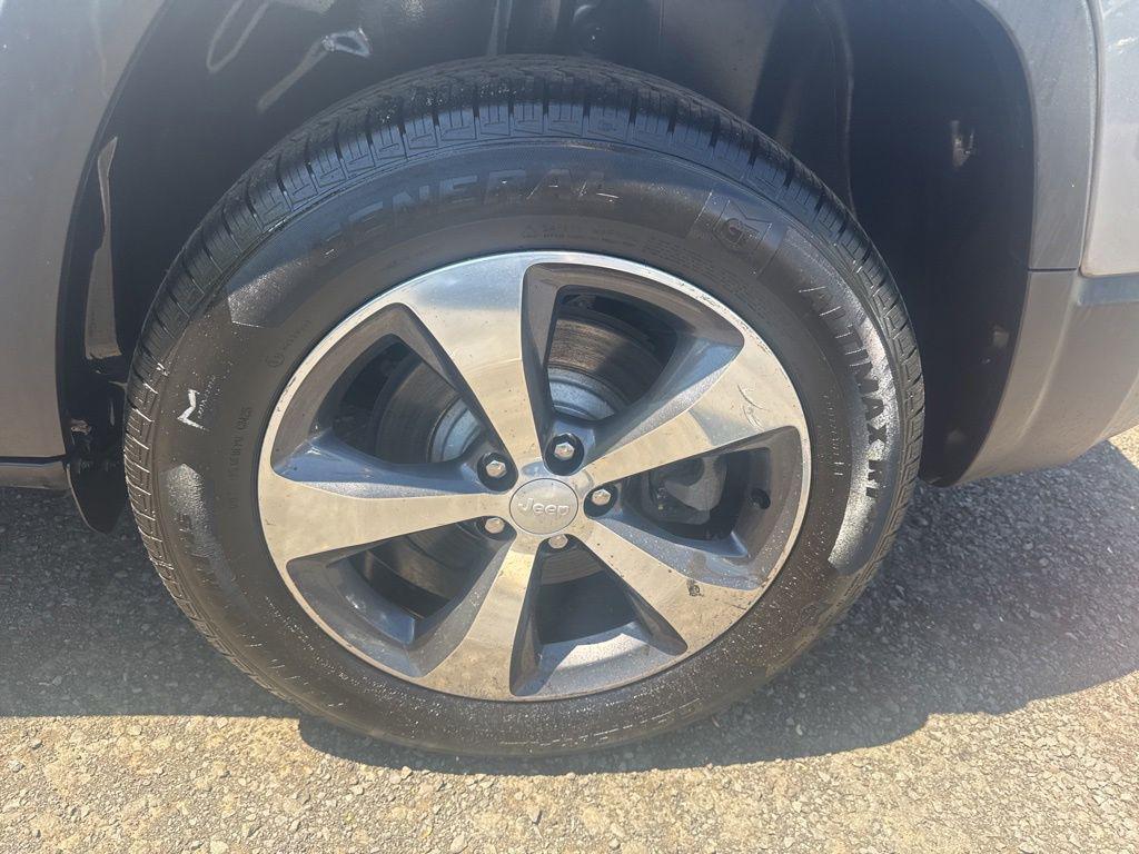 used 2019 Jeep Cherokee car, priced at $14,799