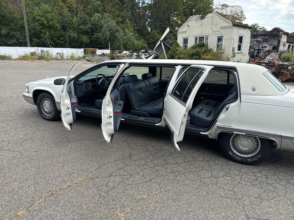 used 1995 Cadillac Fleetwood car, priced at $10,797