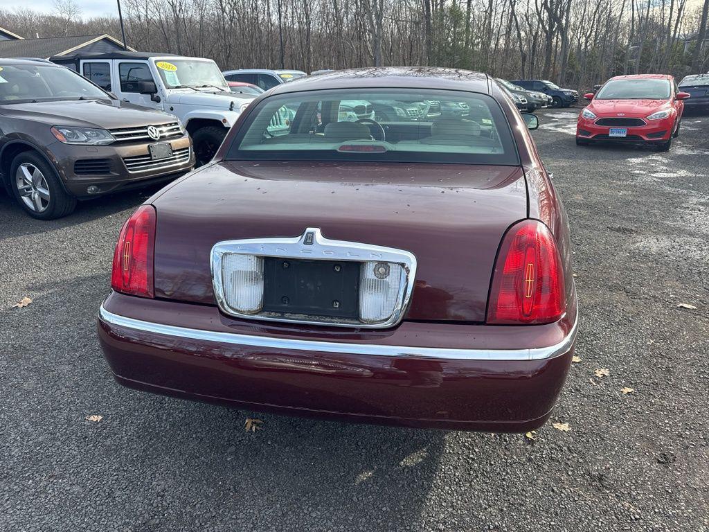 used 2000 Lincoln Town Car car, priced at $7,949