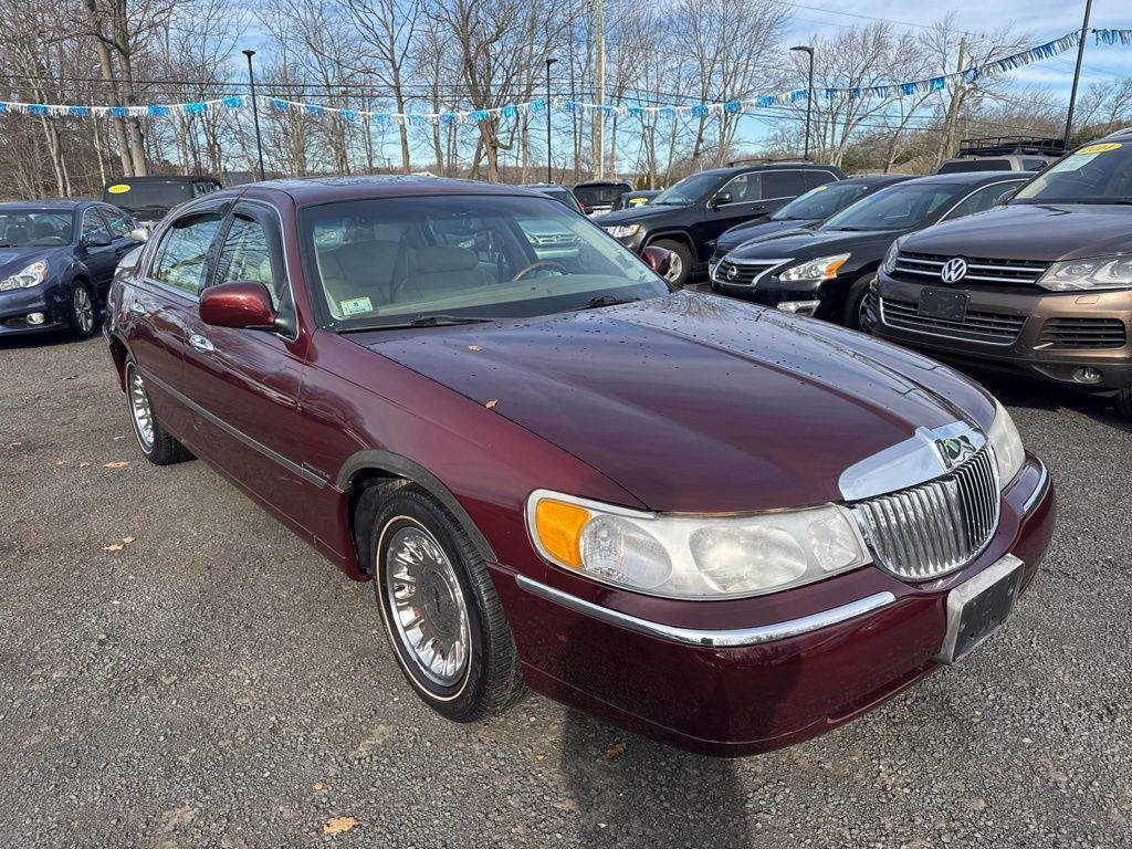 used 2000 Lincoln Town Car car, priced at $7,949