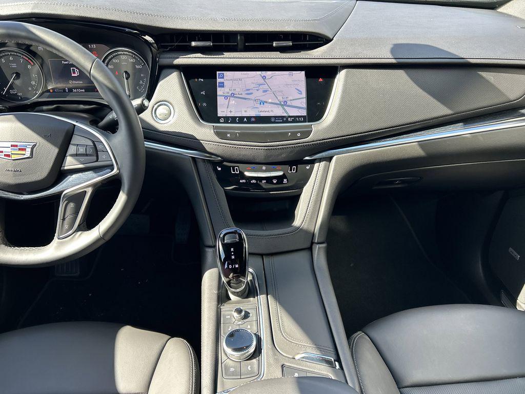 new 2025 Cadillac XT5 car