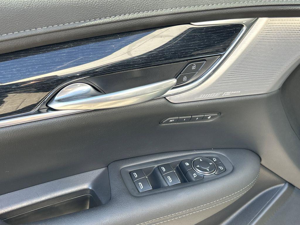 new 2025 Cadillac XT5 car