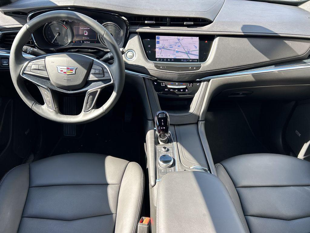 new 2025 Cadillac XT5 car