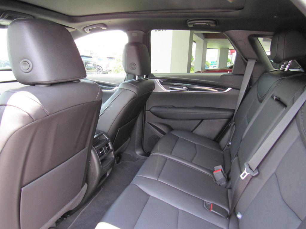 new 2025 Cadillac XT5 car, priced at $52,615